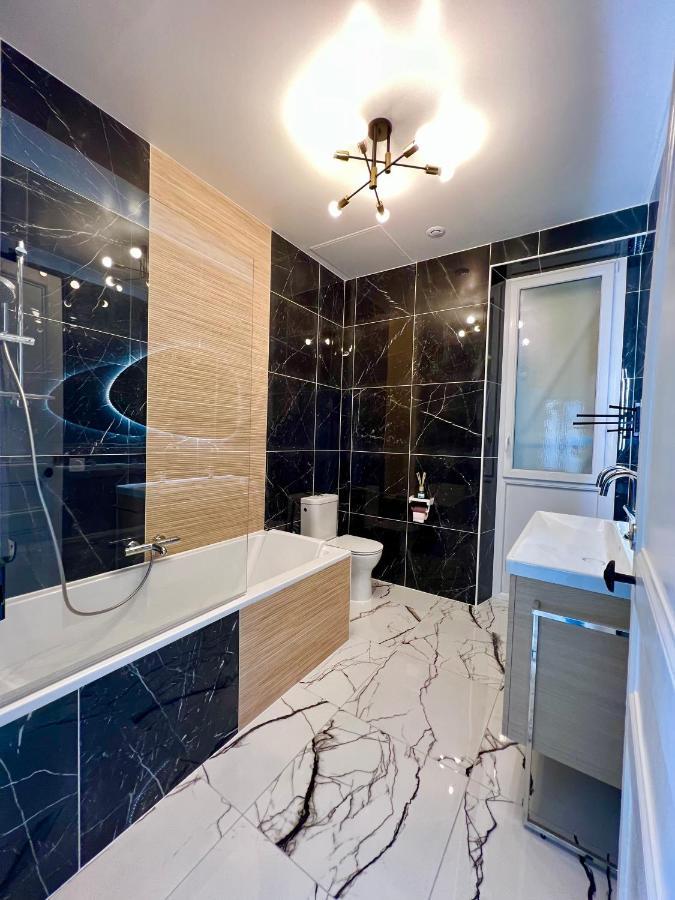 Appartement De Luxe Avec Fresque, Hyper Centre Et Parking Sure Fontainebleau Kültér fotó