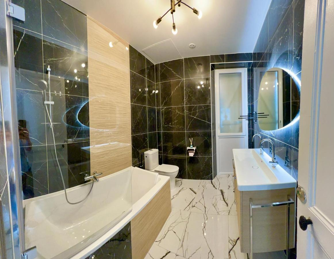 Appartement De Luxe Avec Fresque, Hyper Centre Et Parking Sure Fontainebleau Kültér fotó